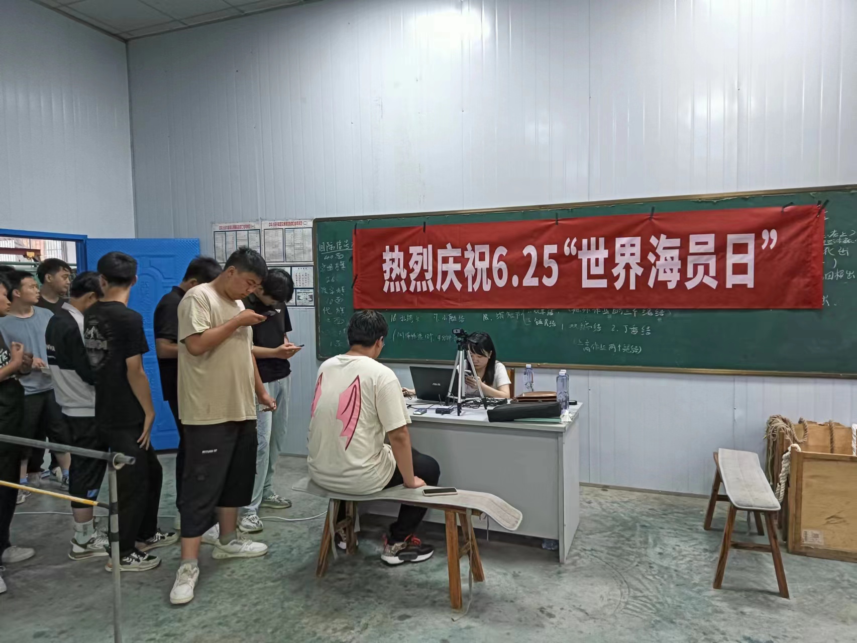 岳阳局来校给学员做信息采集.jpg