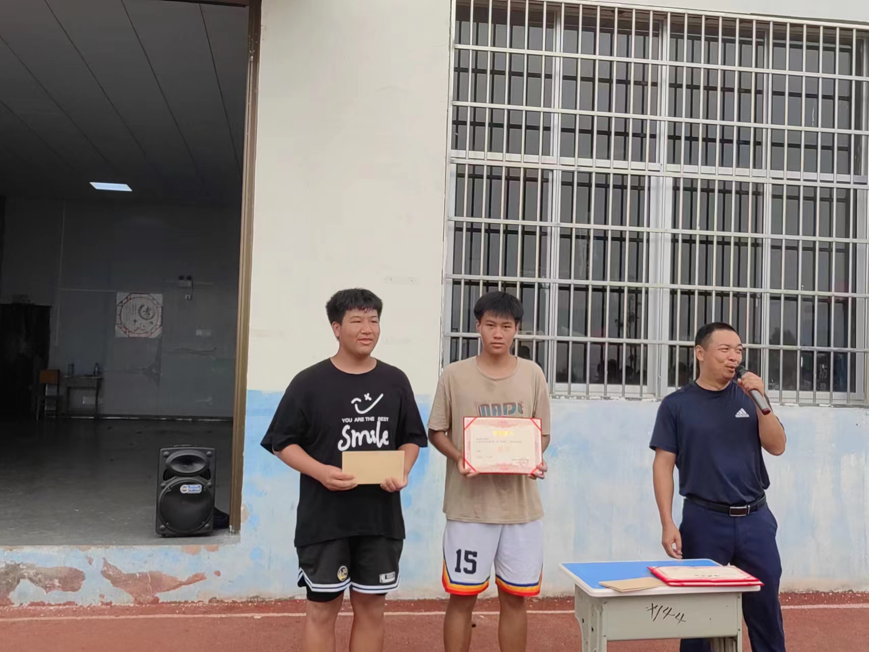 篮球比赛颁发奖状